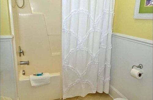 Atlantic Beach Hotel | Pet-friendly, 3 Blocks to Beach, Pool, #103