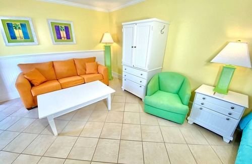 Atlantic Beach Hotel | Pet-friendly, 3 Blocks to Beach, Pool, #205