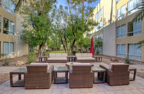 Laughlin House | Pet-Friendly Accommodations! King Bed at Golden Nugget Laughlin! Pool!