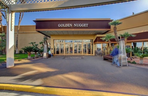 Laughlin House | Pet-Friendly Accommodations! King Bed at Golden Nugget Laughlin! Pool!