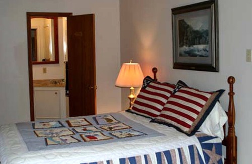 Paige Cabin | Pet-Friendly Accommodation on a Ranch in McDade, Texas