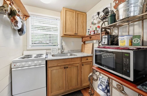 Qualla Cabin | Pet-Friendly Cabin Near Cherokee & Bryson