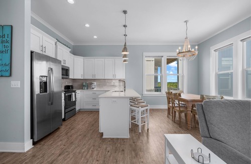 Gulf Shores Cottage | Pet Friendly Cottage - Heated Pool - Sleeps 10! Free Daily Activities