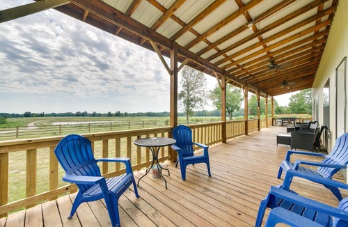 Golden House | Pet-Friendly Eagletown Home ~ 3 Mi to Kayaking!