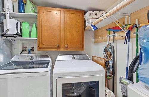 Edgewater House | Pet-Friendly Edgewater Cottage Big Fenced Yard