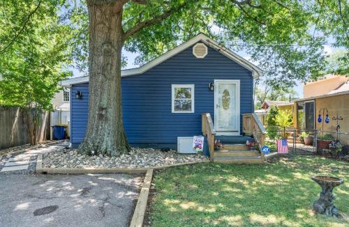 Edgewater House | Pet-Friendly Edgewater Cottage Big Fenced Yard