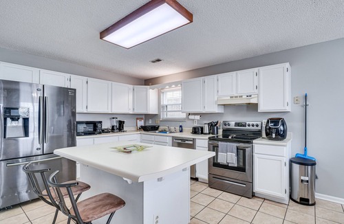 Ashley Oaks House | Pet-Friendly Knoxville Retreat w/Deck + Gas Grill