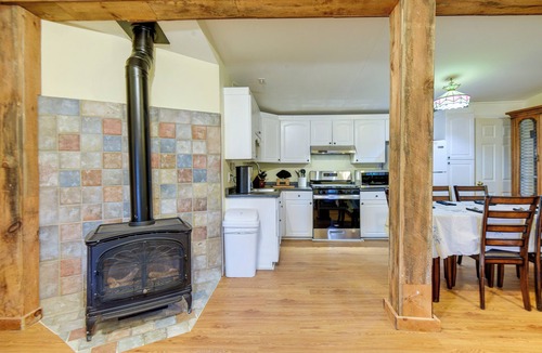 North Conway Cottage | Pet-Friendly North Conway Cottage - Hike & Ski!