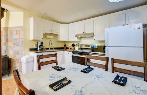 North Conway Cottage | Pet-Friendly North Conway Cottage - Hike & Ski!