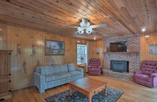 Toccoa House | Pet-Friendly Toccoa Home with Deck and Lake Access!