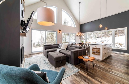 Les Eboulements Ski Chalet | Petite Ourse 61: Hot Tub, Views & Private Trails