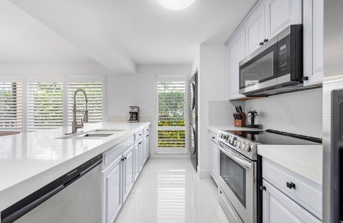 Hunt Club Condo | PGA National Private Entrance - 2023 Renovation - Corner Unit