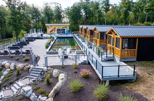 North Sebago Cabin | PHOEBE - RESORT WITH 12 PROPERTIES. NATURAL POND FOR SWIMMING.