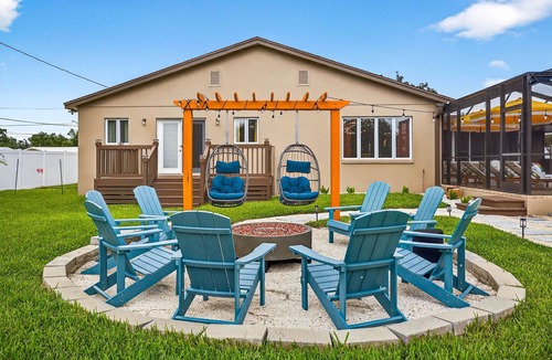 Clearwater House | Pickleball-BBall-Volley-Bocce, Pool & Bar Resort