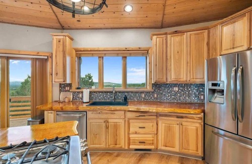 Williams House | Pickleball, Jacuzzi, Grand Canyon, Sleeps 16