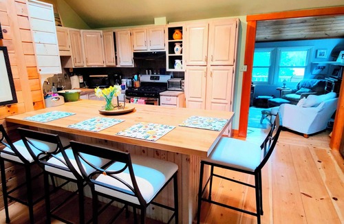 Lincolnville House | Pitcher Perfect Truly the perfect LAKEFRONT Maine getaway