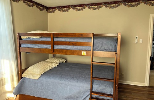 Loysburg House | Pleasant Pines Estate welcomes you to our gorgeous panoramic view farmstead!