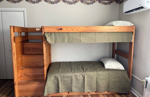 Loysburg House | Pleasant Pines Estate welcomes you to our gorgeous panoramic view farmstead!