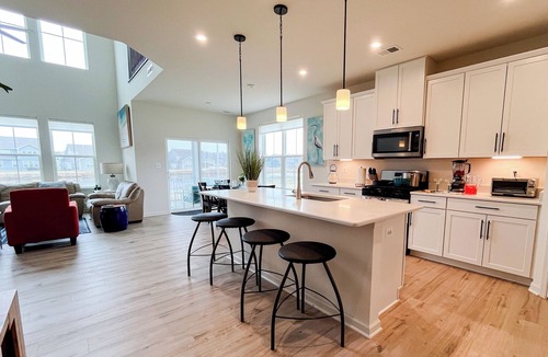 Millville House | Pondside Paradise: Fishing-Pools-Bishops Landing-Free Seasonal Bethany Shuttle