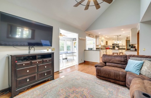 Stafford House | Pool, Hot Tub & Fun! Family Home Near Quantico