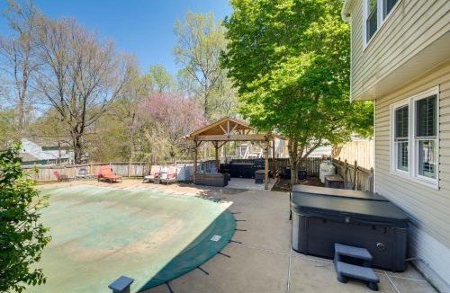 Stafford House | Pool, Hot Tub & Fun! Family Home Near Quantico