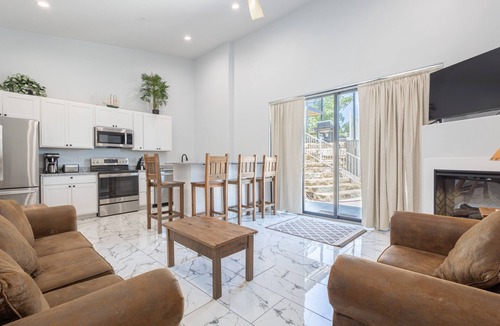 Indian Point Villa | Poolside King Villa | 2-Min to SDC | Free Kayaks