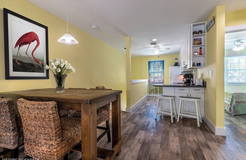 Truman Annex Condo | Poolside Palms