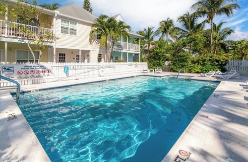 Truman Annex Condo | Poolside Palms