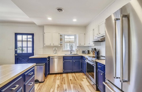 Country Club Estates House | Porch Life – In-Town Private 3 BR Home Sleeps 6-8