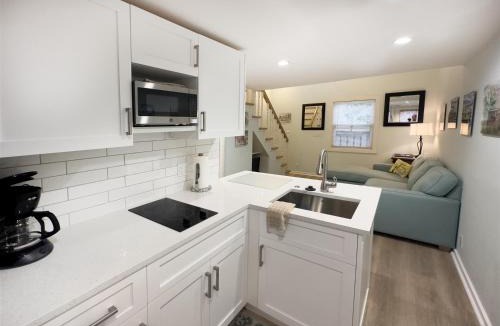 Downtown Apartment | Porchside Paradise Conch Republic Cottage