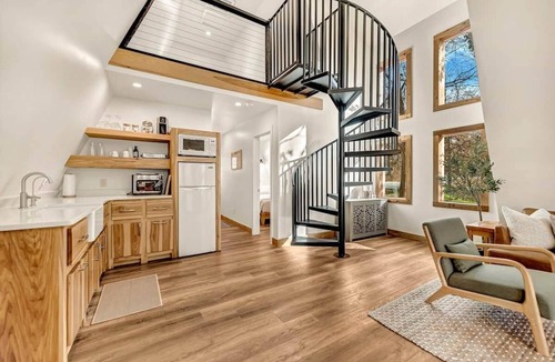 Rogers House | Post Oak Perch-Cozy Forest A-frame Near Bentonville