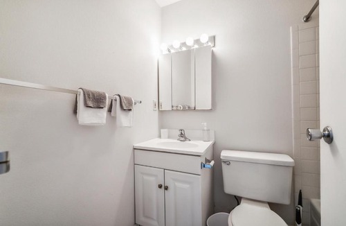 Downtown Harrisburg Apartment | PP 1301 Modern Corporate 2br, pool, Gym