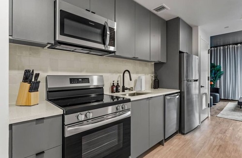 Historic Ybor Apartment | Prime 2BD Ybor City Stay | Steps to DT Central