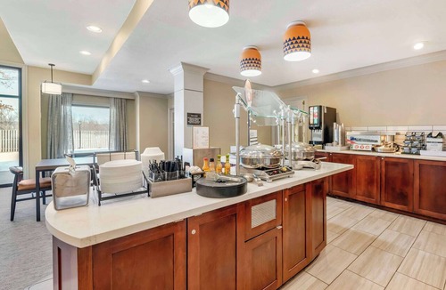 Herndon Apartment | Prime Location! 2 Convenient Units, Kitchen, Onsite Parking, Free Breakfast