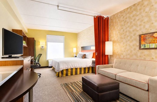 Newtonville Hotel | Prime Location! Indoor Pool, Pet-Friendly Property, Free Breakfast and Parking!