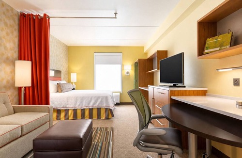 Newtonville Hotel | Prime Location! Indoor Pool, Pet-Friendly Property, Free Breakfast and Parking!