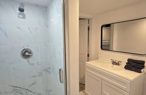 Hanover House | Private Basement Apartment 4 min from Casino Live/10 min from BWI