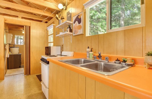 Belgrade Cottage | Private Dock on Messalonskee Lake: Cozy Cottage!