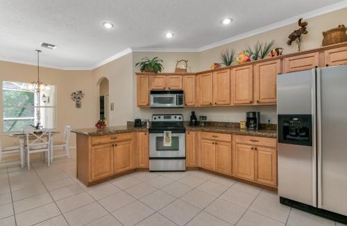 Vero Beach South House | Private Heated Pool & Beach House, 3 King Beds, TVs in all rooms, BBQ, Screened in Pool, 15 min to Beach, Private Neighborhood, 1000mbps WiFi