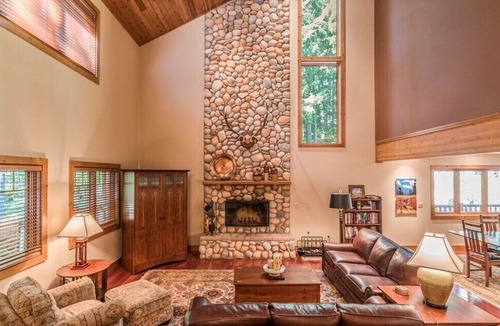 Enumclaw Cabin | Private Luxury Mountain Retreat - Elevated, Refined, Exclusive