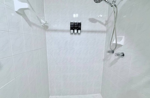 Ludlam House | Private Miami Bungalow | FIU + Free Parking