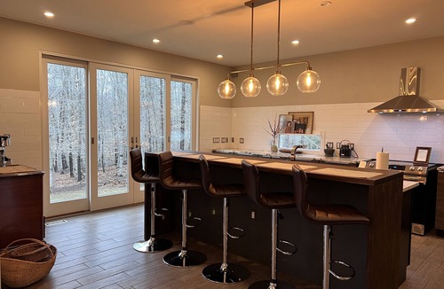 Calverton House | Private Modern Farmhouse on 12 acres, pet-friendly