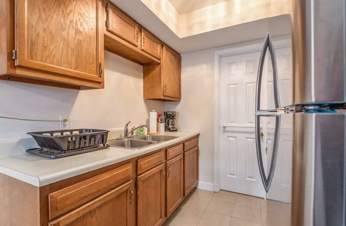 Old Town Fredericksburg Condo | Private One Bedroom Furnished Condo Sleeps 4 True Downtown Condo