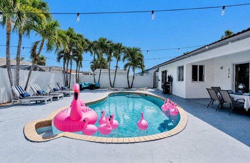 Richmond West House | 🌴💦 Private Resort-Style Backyard w/ Pool, Firepit, Grill & LED Night Vibes