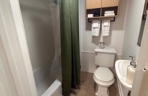 Gansevoort Apartment | Private Saratoga retreat - Travel Nurses, Business professionals, Professors
