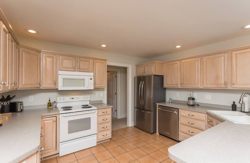 Keezletown House | Private & Spacious - Firepit - Fireplace - Near JMU & Massanutten - Sleeps 10