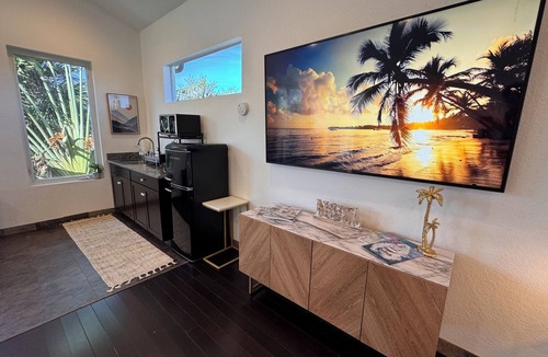 East Naples Apartment | Private Tree Top studio - 1 mile to 5th Ave, all the action & Naples Beach!