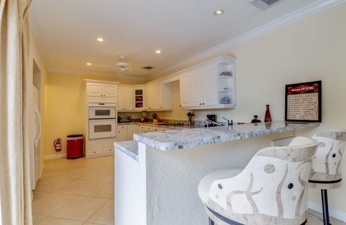 Wilton Manors House | Private Tropical Oasis, Pool! Walk to shopping & entertainment. Great Location.