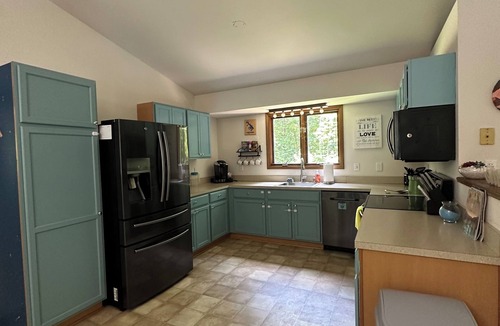 Livingston Cabin | Private cabin with high speed WiFi, firepit, and waterfront at Lake Anna!