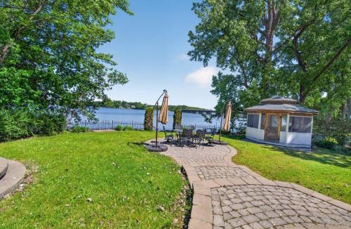 Laval Villa | Private Waterfront Villa 9 BR Peaceful